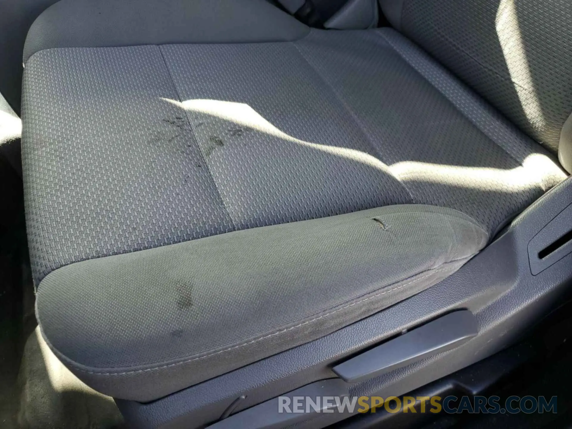 3 fotografías del automóvil dañado 1GT42TCY5KF247562 GMC SIERRA 2019