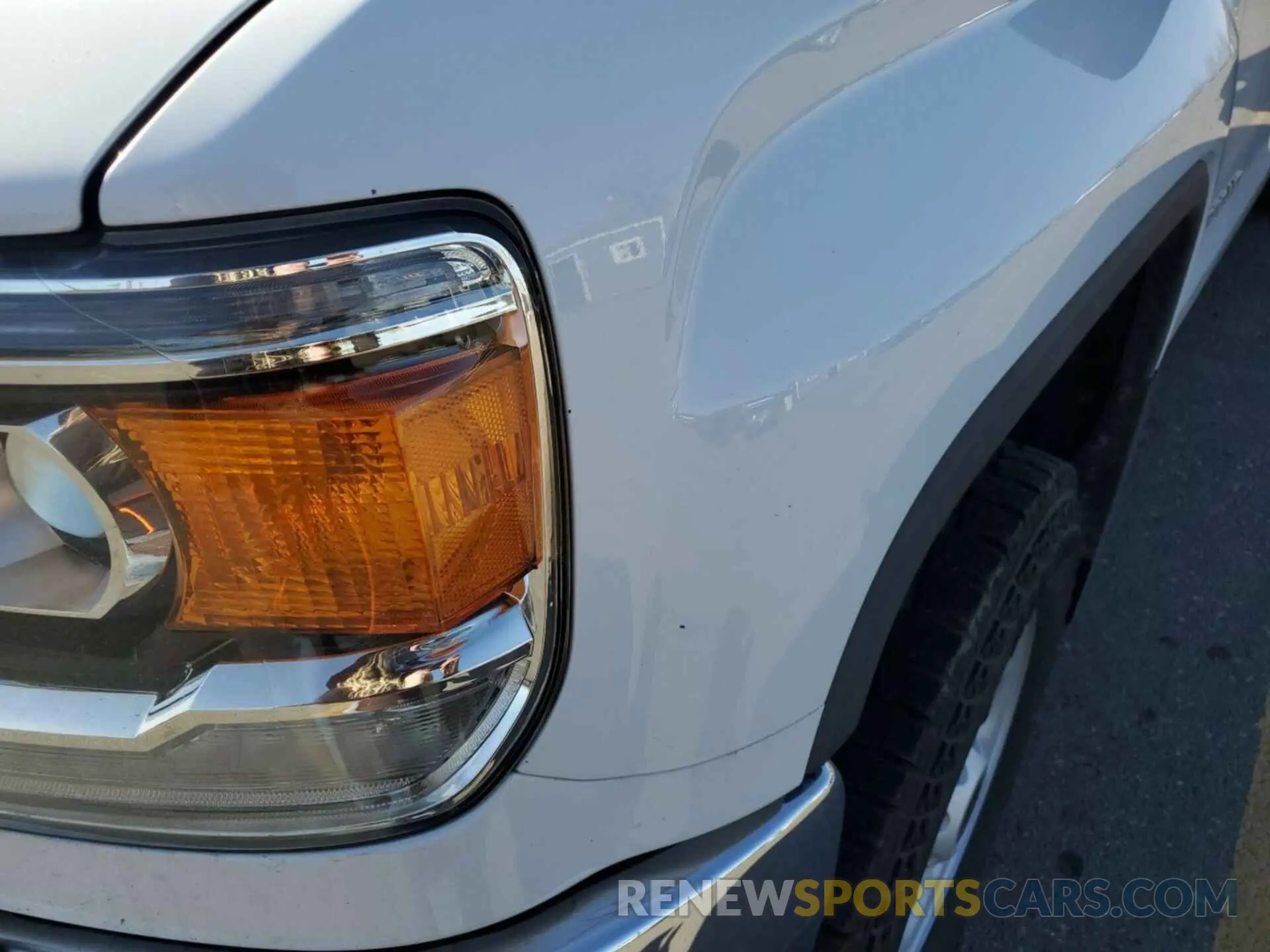 30 fotografías del automóvil dañado 1GT42TCY5KF247562 GMC SIERRA 2019