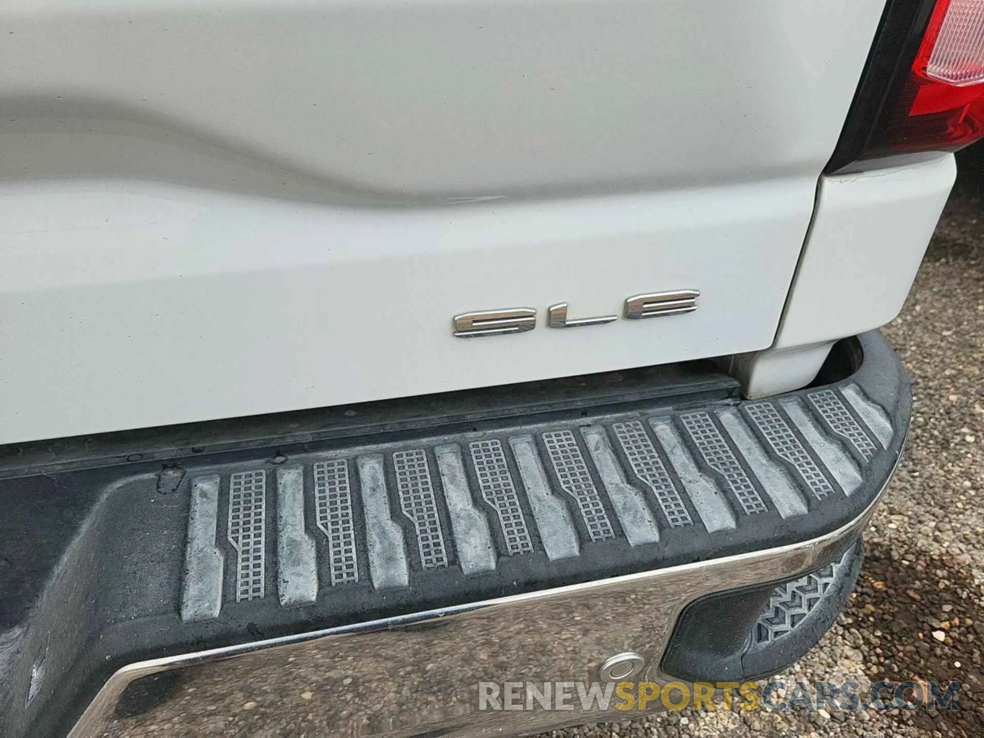 17 fotografías del automóvil dañado 1GTU9BED4KZ369893 GMC SIERRA 2019