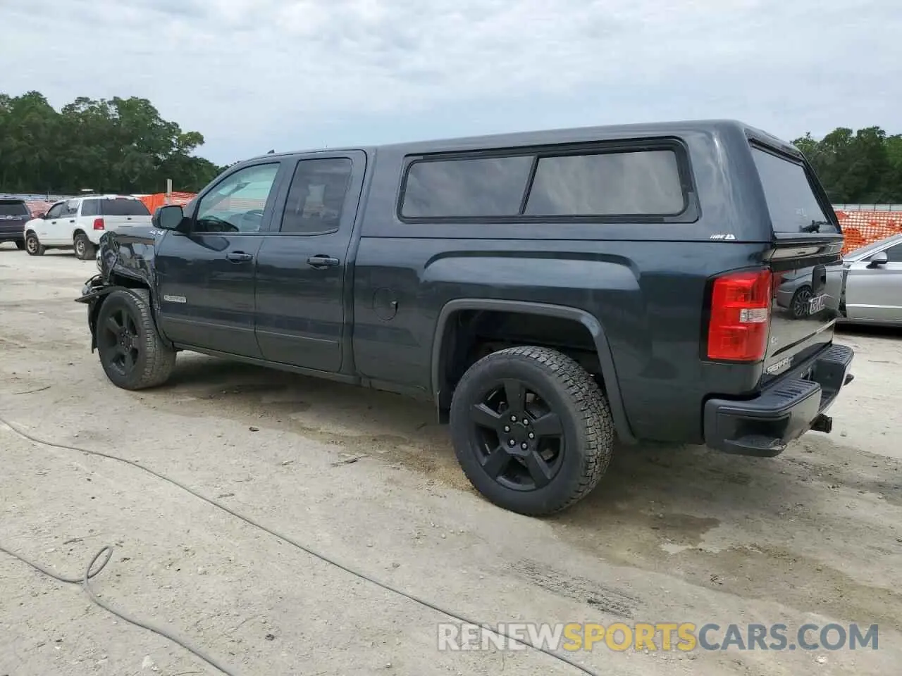 2 fotografías del automóvil dañado 2GTV2LEC6K1128643 GMC SIERRA 2019