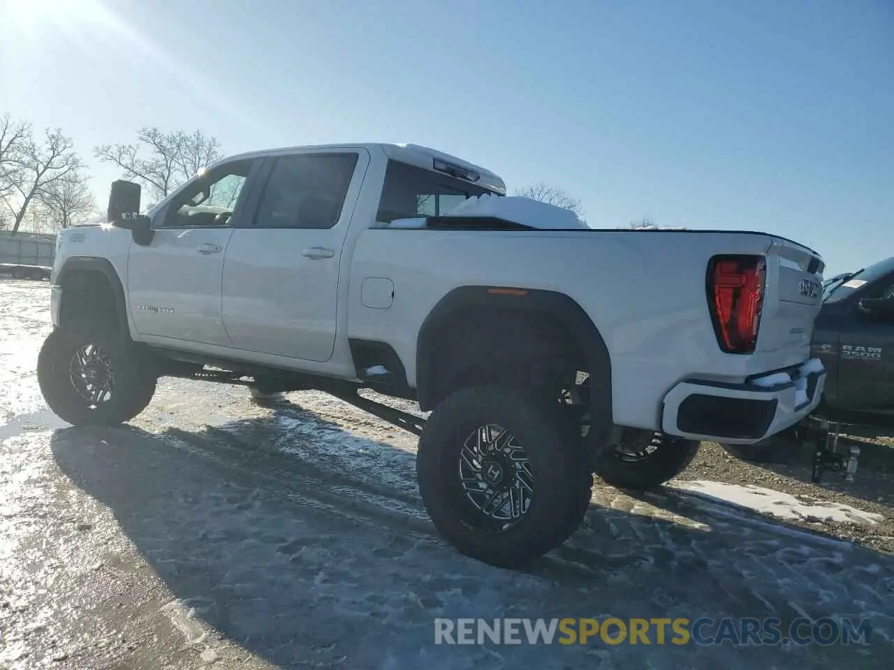 2 fotografías del automóvil dañado 1GT49PEY5LF223859 GMC SIERRA 2020