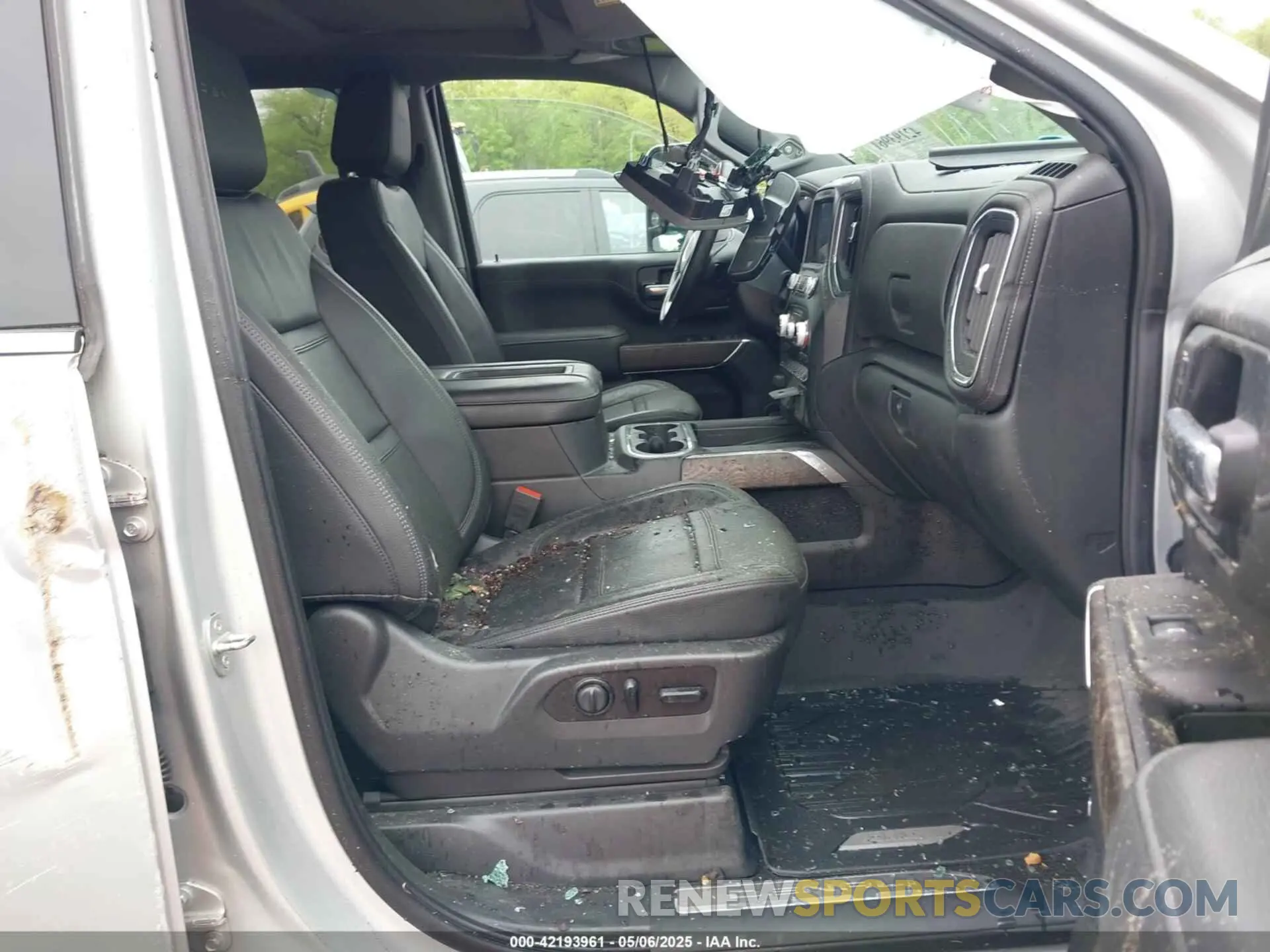 5 fotografías del automóvil dañado 1GT49RE79LF285364 GMC SIERRA 2020