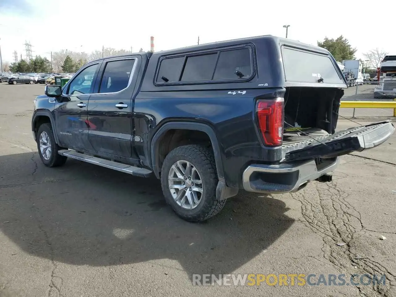 2 fotografías del automóvil dañado 1GTU9DEL7LZ286740 GMC SIERRA 2020