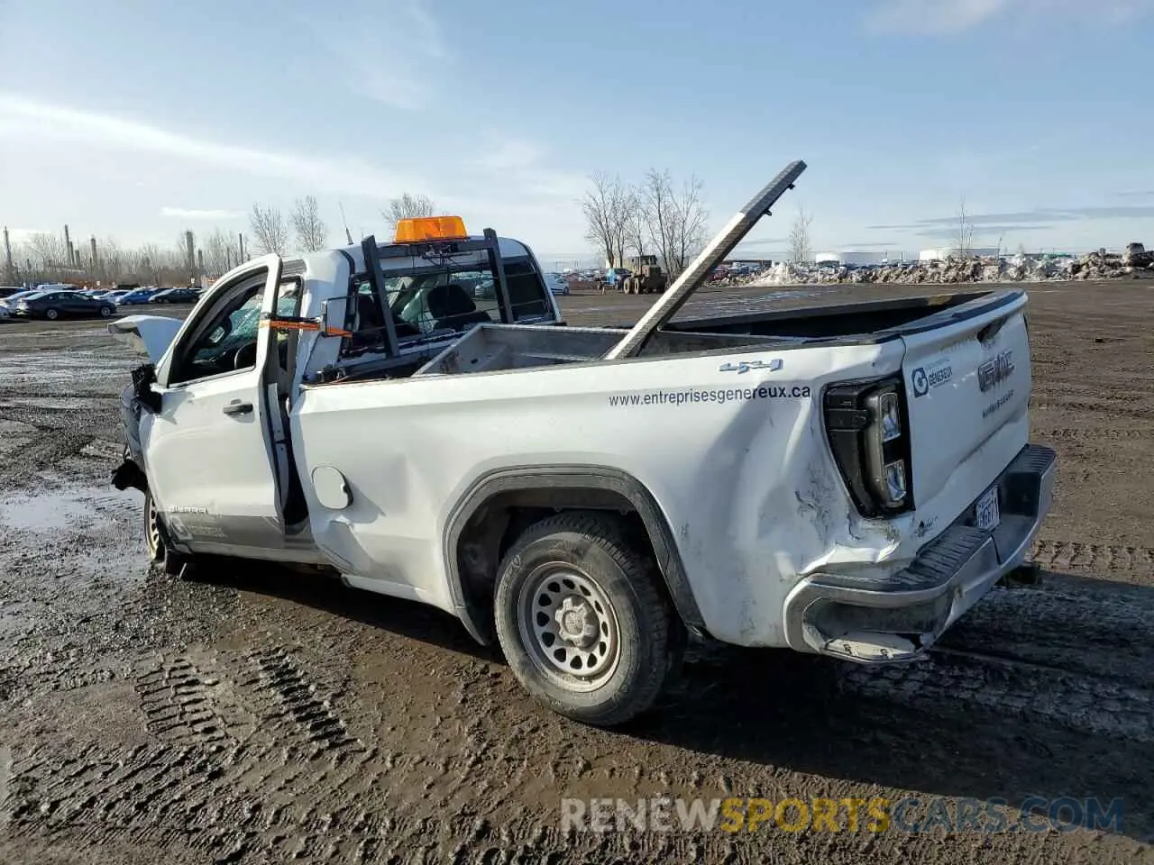 2 fotografías del automóvil dañado 3GTN9AEH8LG146873 GMC SIERRA 2020