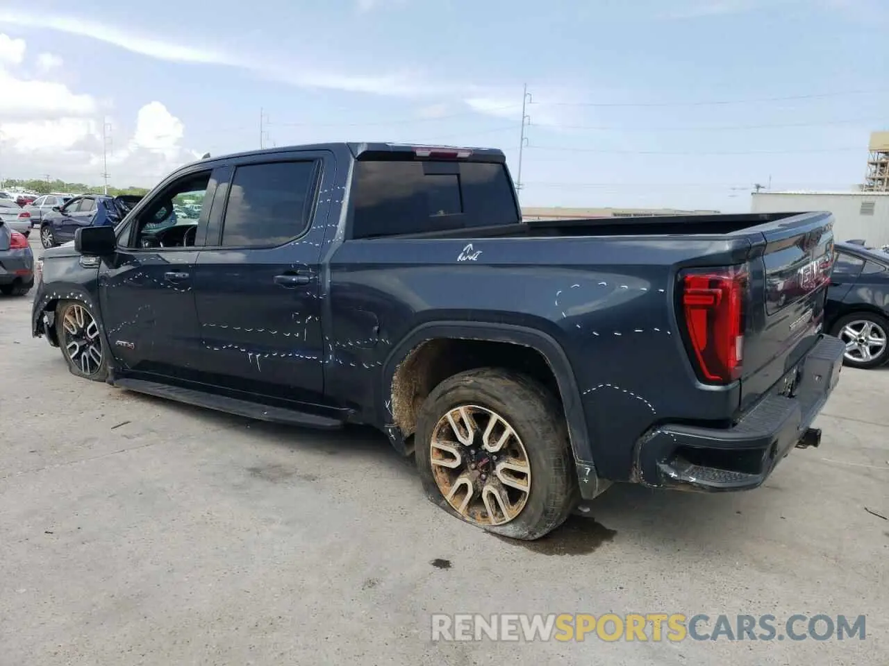 2 fotografías del automóvil dañado 1GTP9EEDXMZ198486 GMC SIERRA 2021