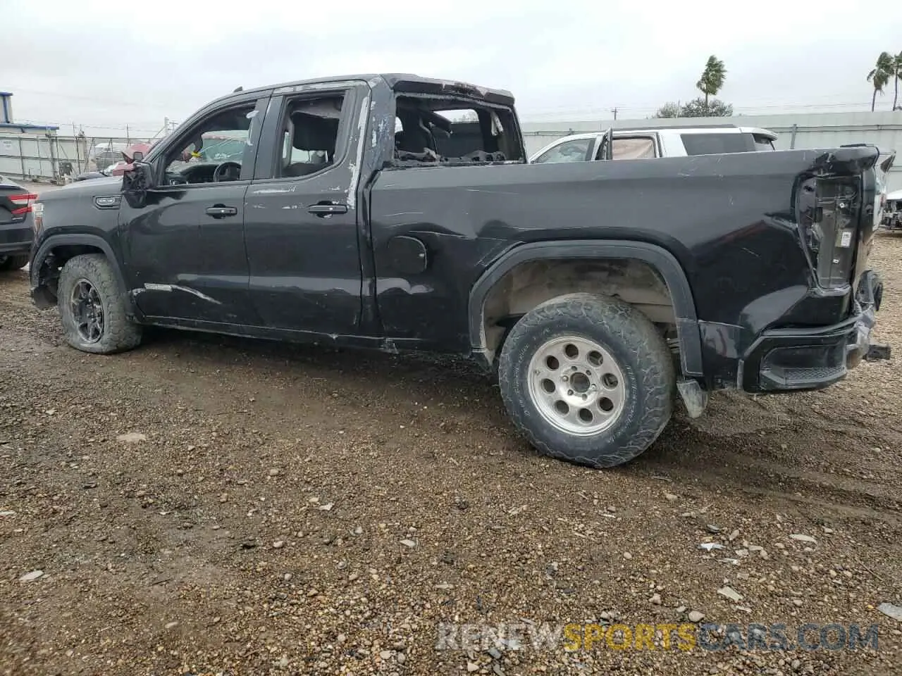 2 fotografías del automóvil dañado 1GTR8CED9MZ446405 GMC SIERRA 2021