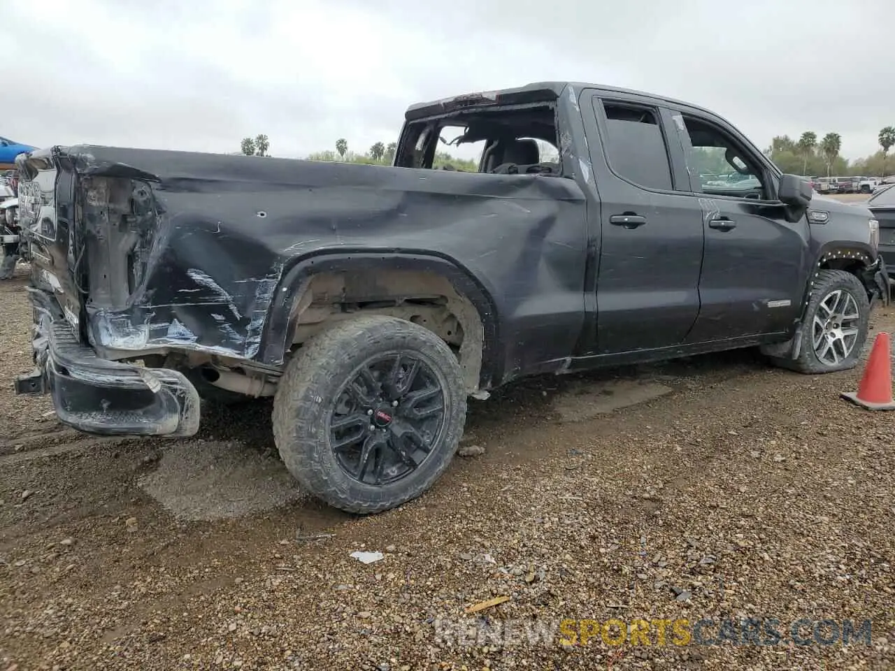 3 fotografías del automóvil dañado 1GTR8CED9MZ446405 GMC SIERRA 2021