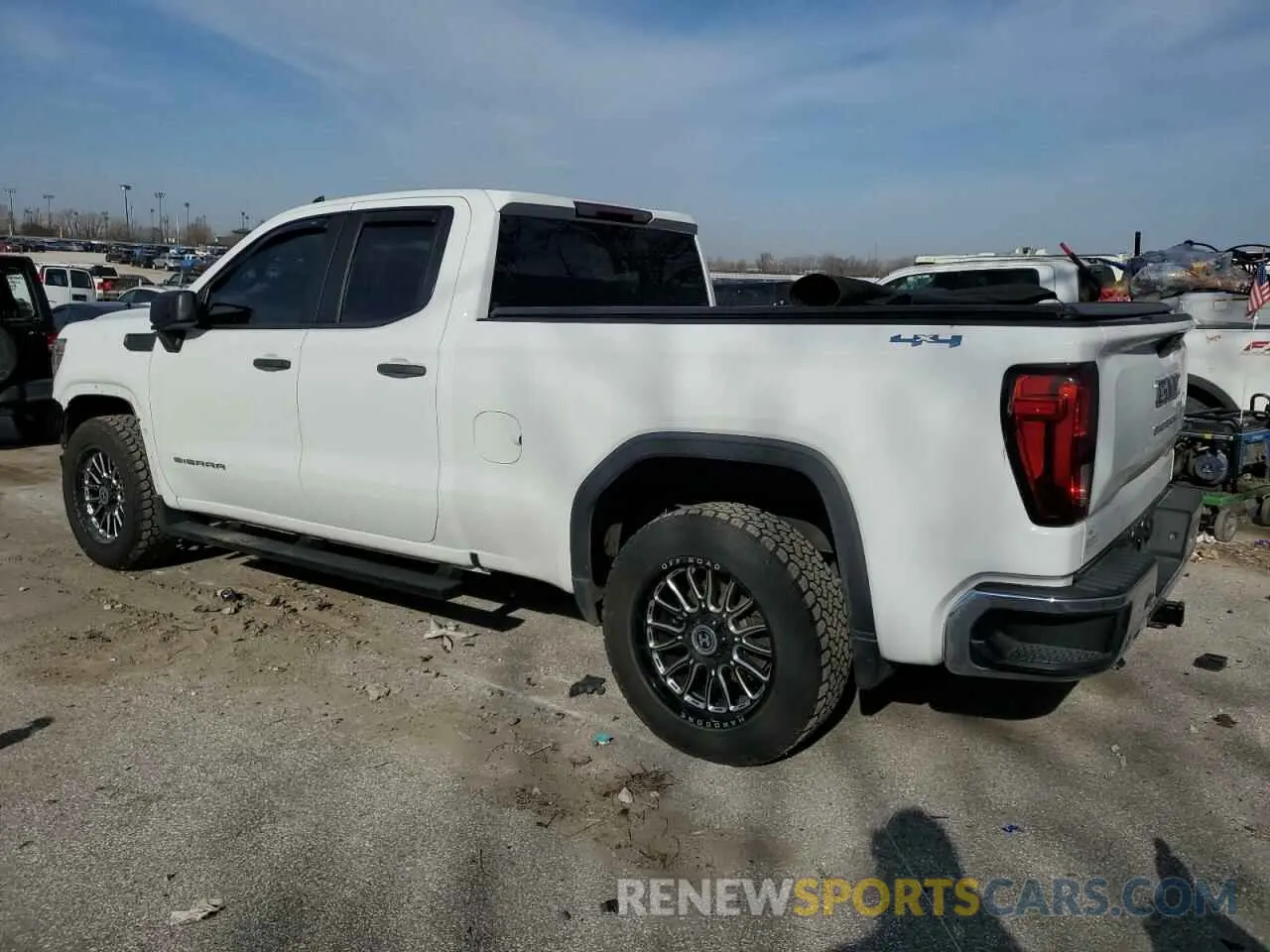 2 fotografías del automóvil dañado 1GTR9AEK3MZ360815 GMC SIERRA 2021