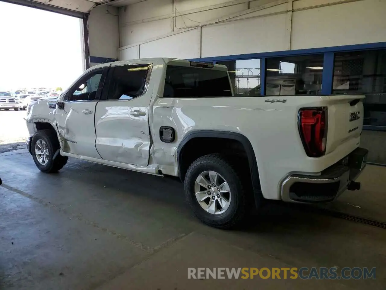 2 fotografías del automóvil dañado 1GTU9BET8MZ315605 GMC SIERRA 2021
