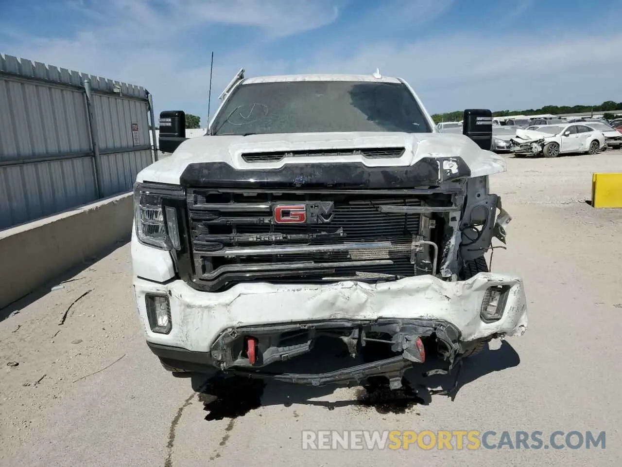 5 fotografías del automóvil dañado 1GT49PEY8NF108692 GMC SIERRA 2022