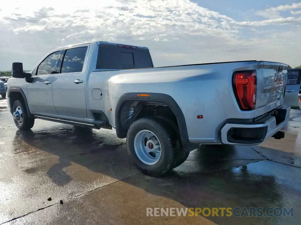 2 fotografías del automóvil dañado 1GT49WEY4NF360479 GMC SIERRA 2022
