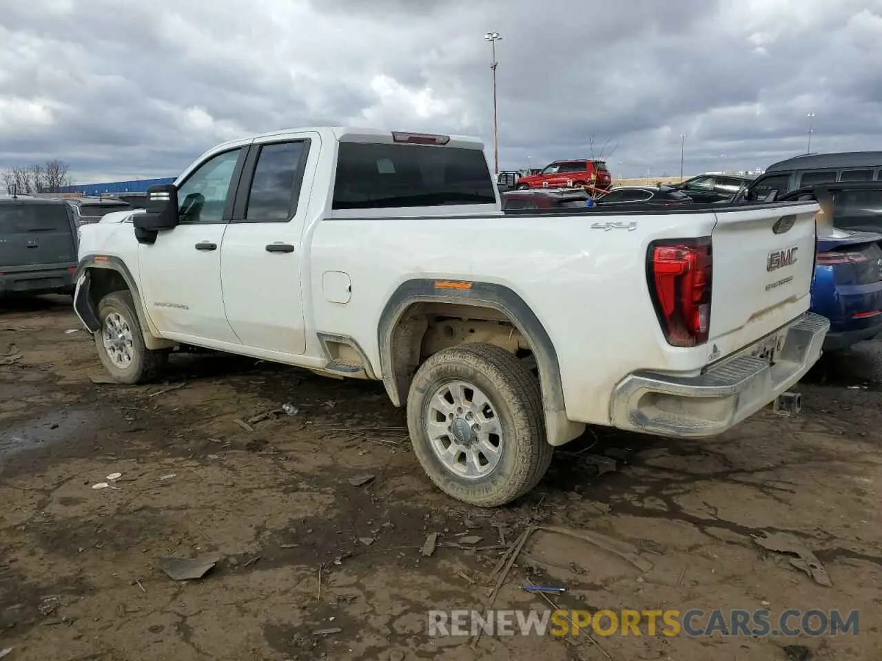 2 fotografías del automóvil dañado 1GT59LEY6NF336851 GMC SIERRA 2022