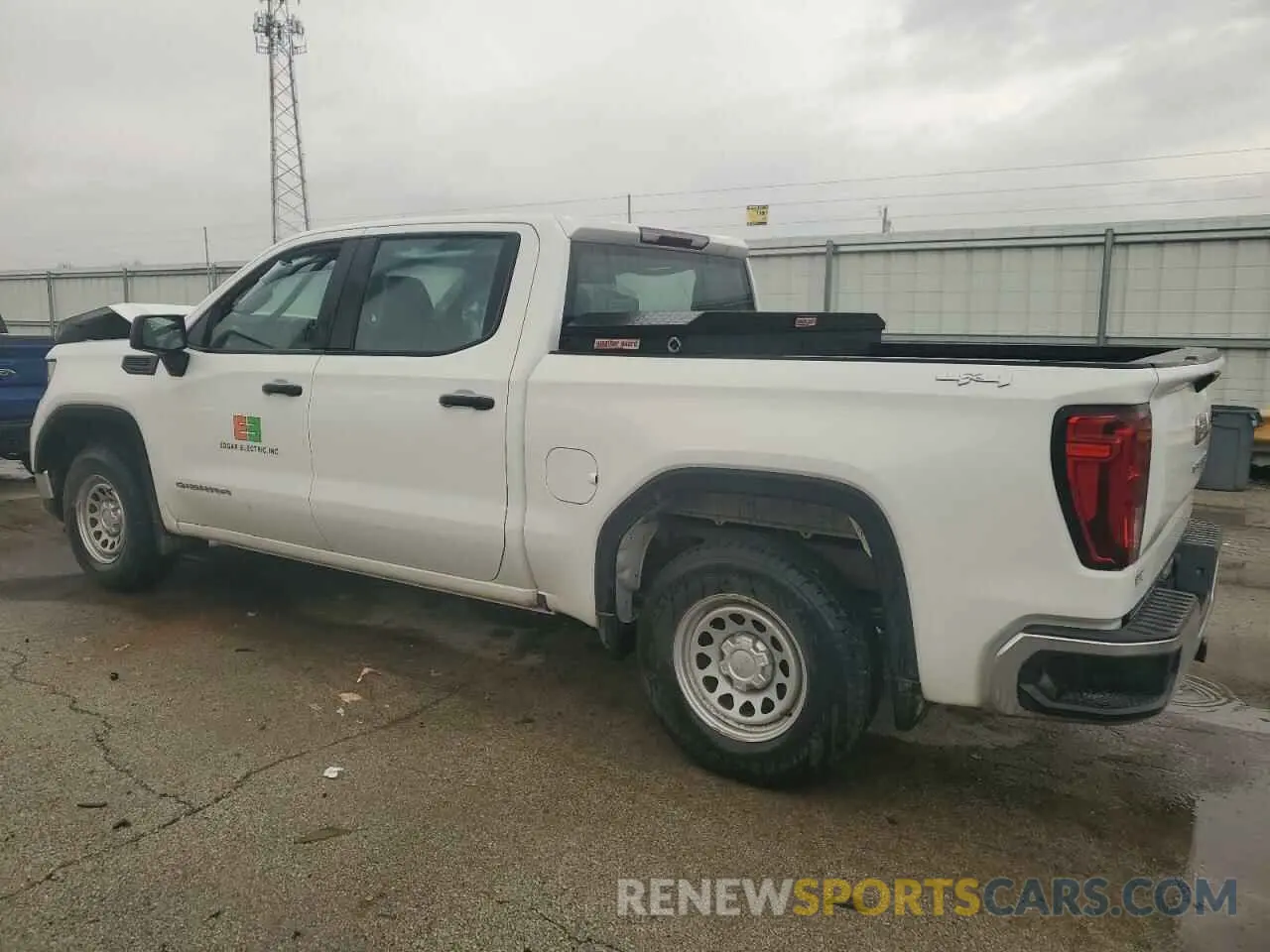 2 fotografías del automóvil dañado 1GTPUAEK3NZ589552 GMC SIERRA 2022