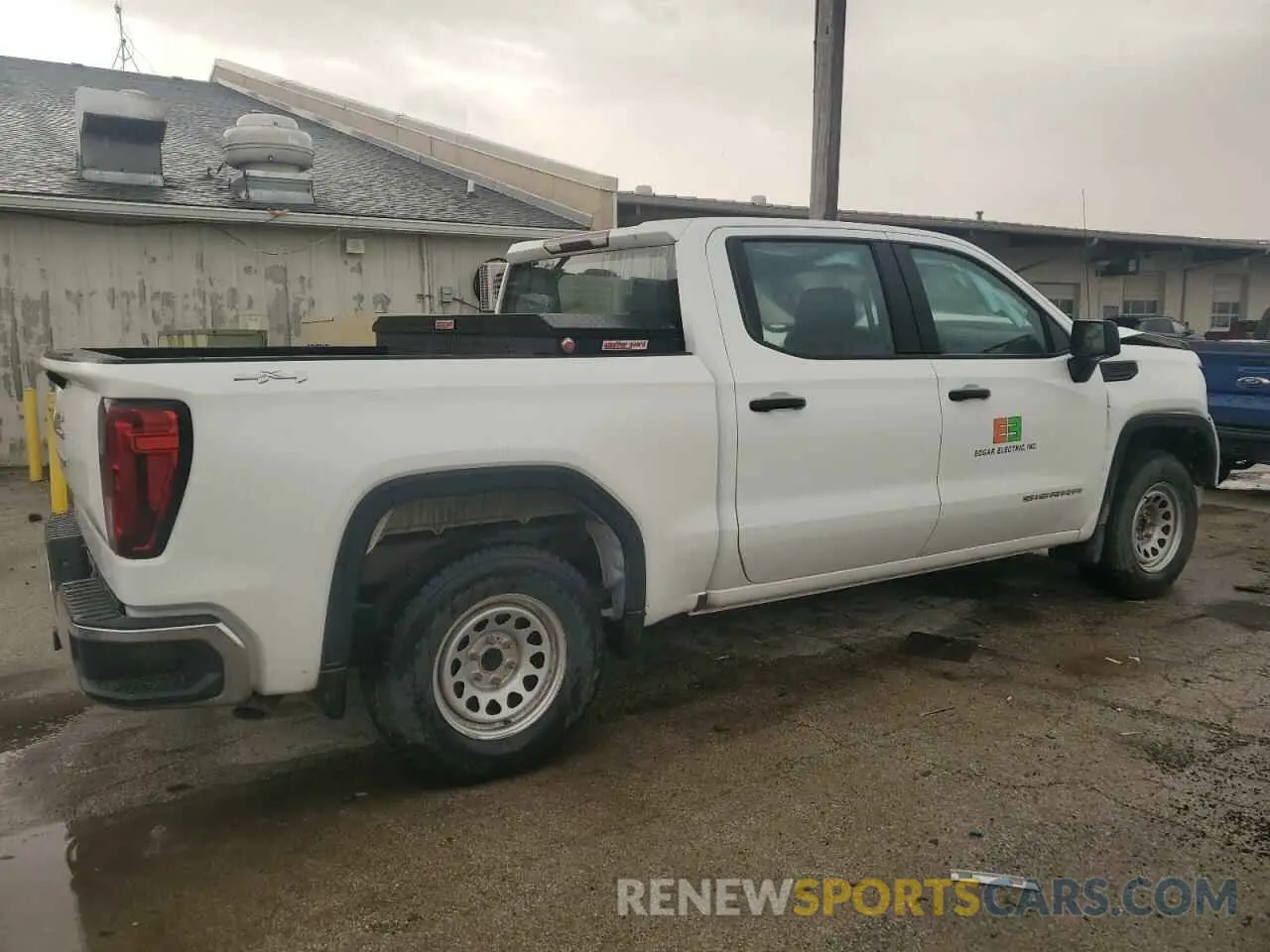 3 fotografías del automóvil dañado 1GTPUAEK3NZ589552 GMC SIERRA 2022