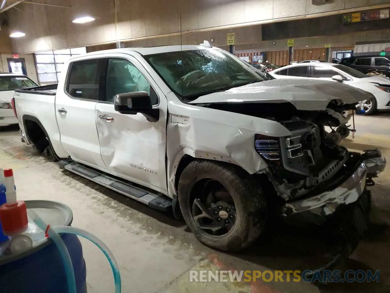 4 fotografías del automóvil dañado 1GTUUDED9NZ627811 GMC SIERRA 2022