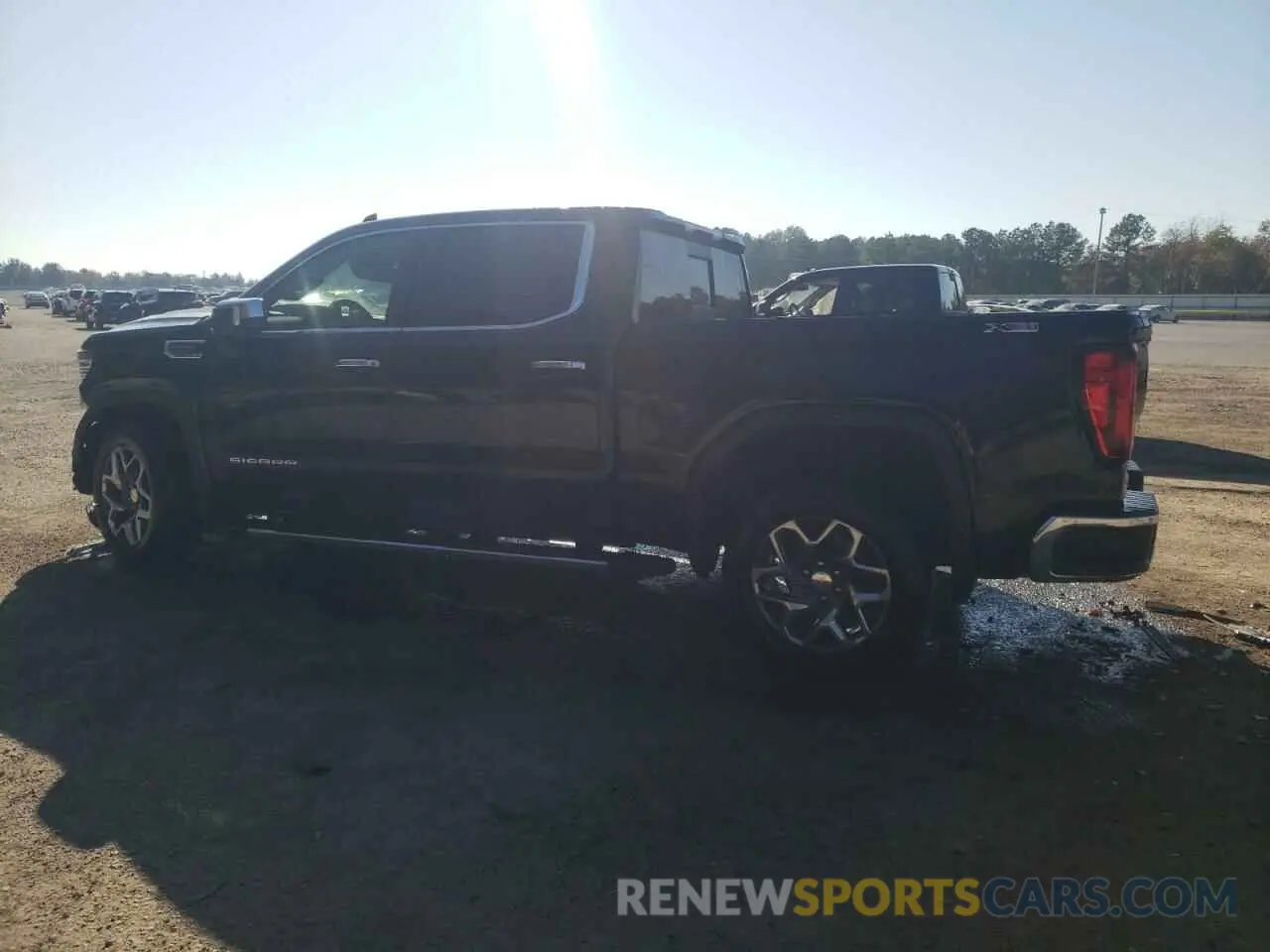 2 fotografías del automóvil dañado 1GTUUDEL4NZ537179 GMC SIERRA 2022