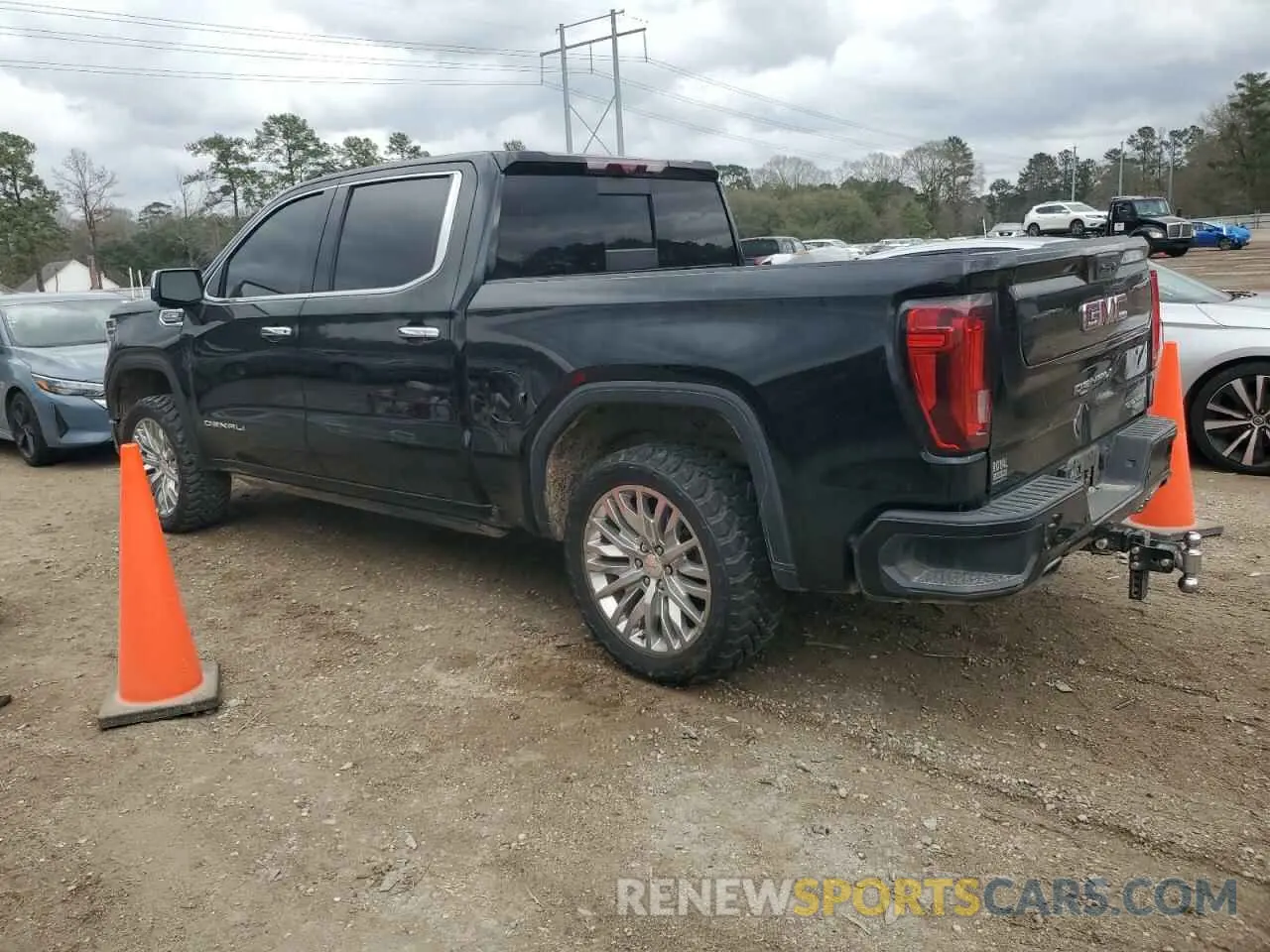 2 fotografías del automóvil dañado 3GTUUGEDXNG689669 GMC SIERRA 2022