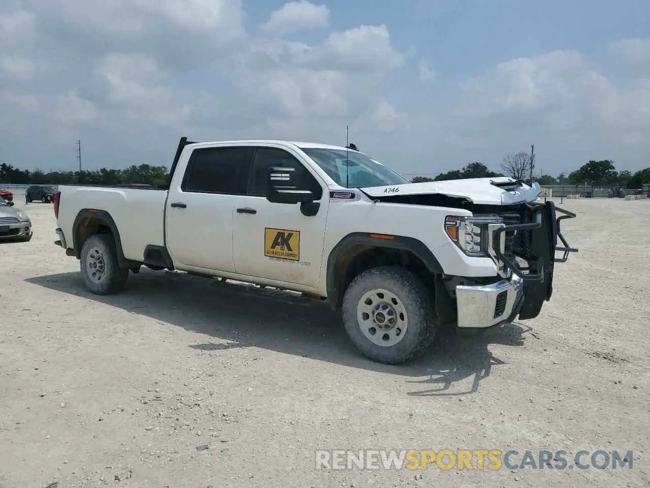 4 fotografías del automóvil dañado 1GT48PEYXPF201803 GMC SIERRA 2023