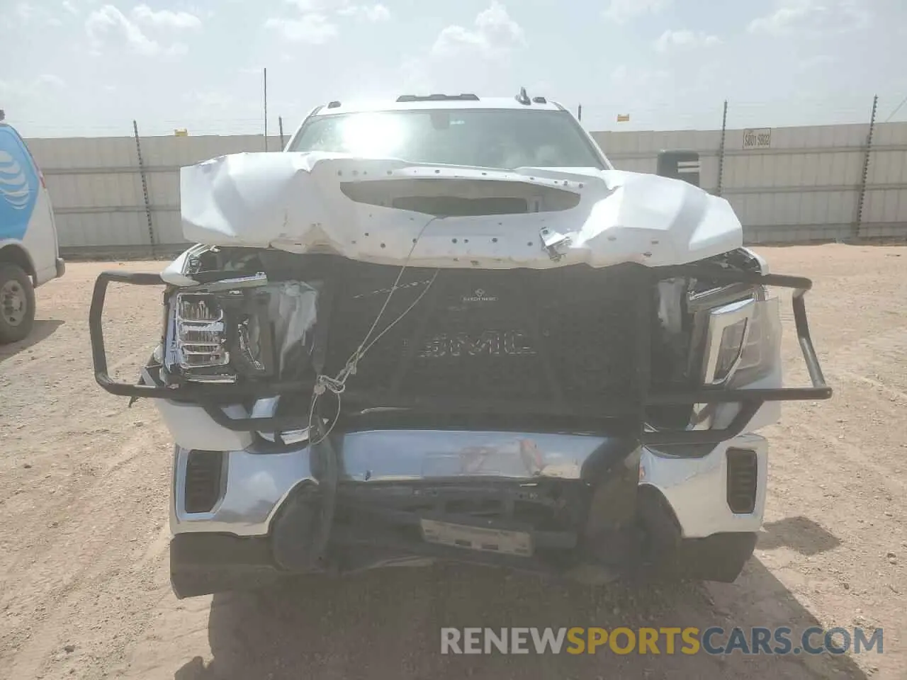 5 fotografías del automóvil dañado 1GT49LE70PF191604 GMC SIERRA 2023
