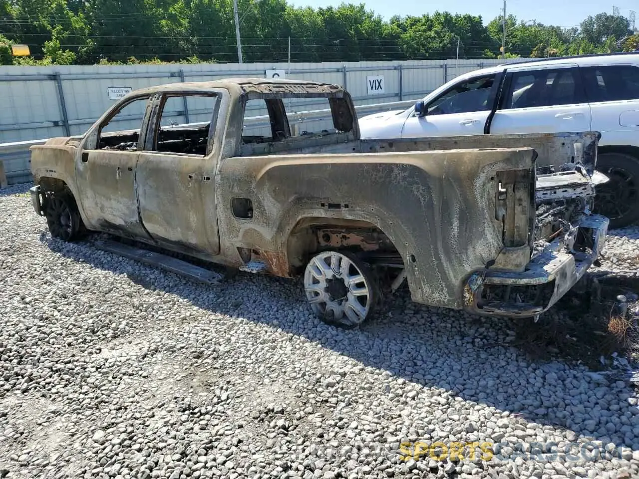 2 fotografías del automóvil dañado 1GT49NE73PF174985 GMC SIERRA 2023