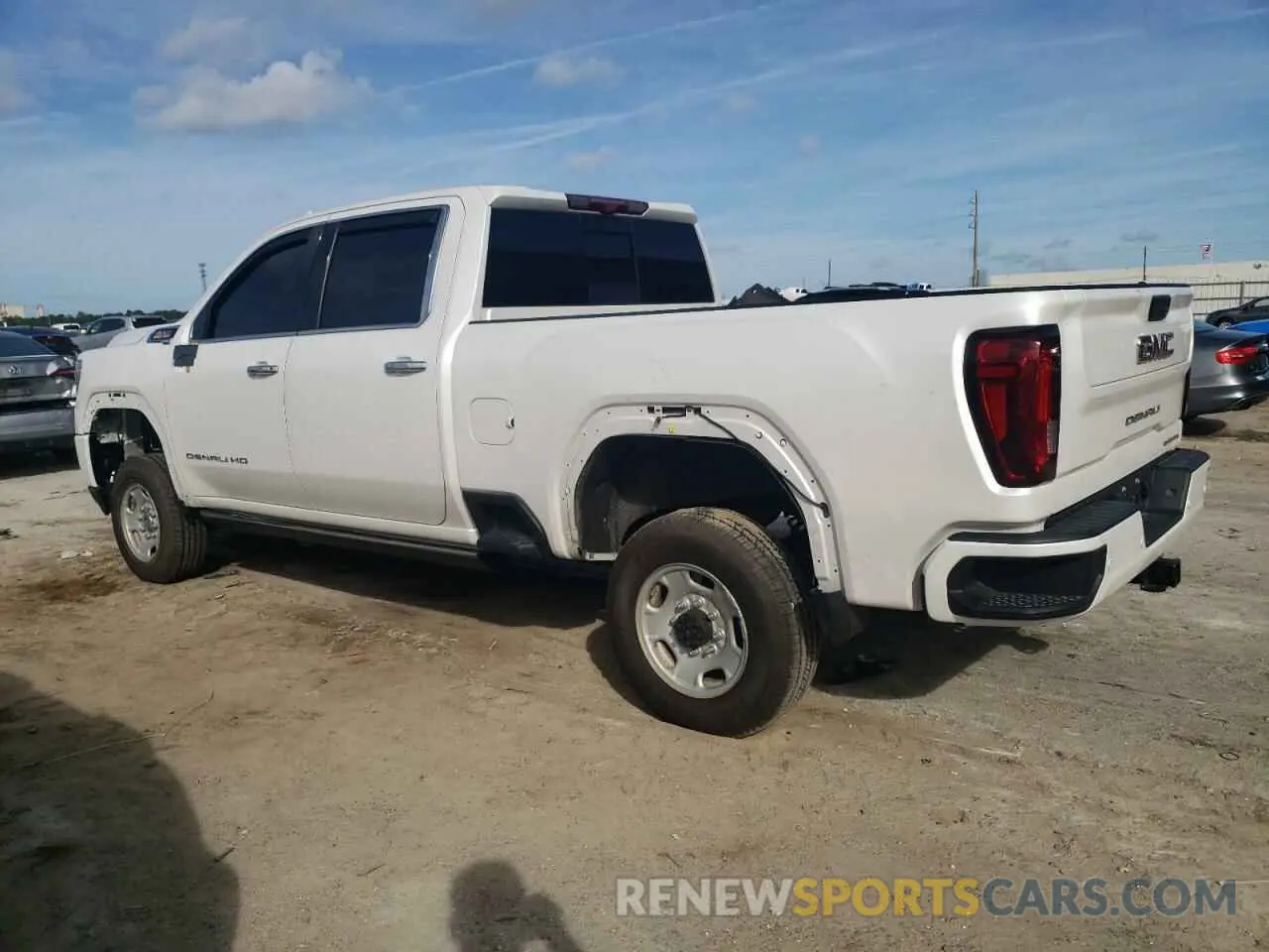 2 fotografías del automóvil dañado 1GT49REY0PF103436 GMC SIERRA 2023