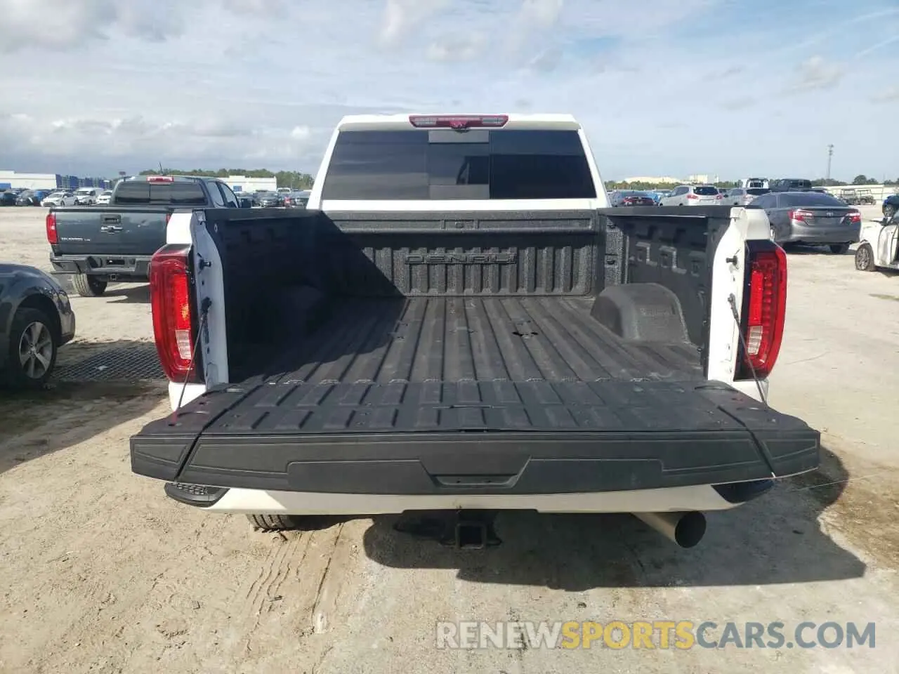 6 fotografías del automóvil dañado 1GT49REY0PF103436 GMC SIERRA 2023