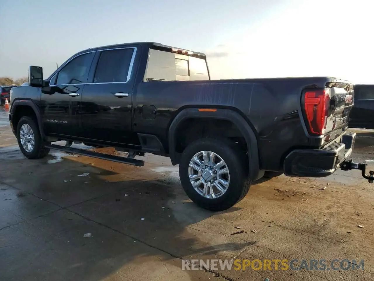 2 fotografías del automóvil dañado 1GT49REY6PF144105 GMC SIERRA 2023