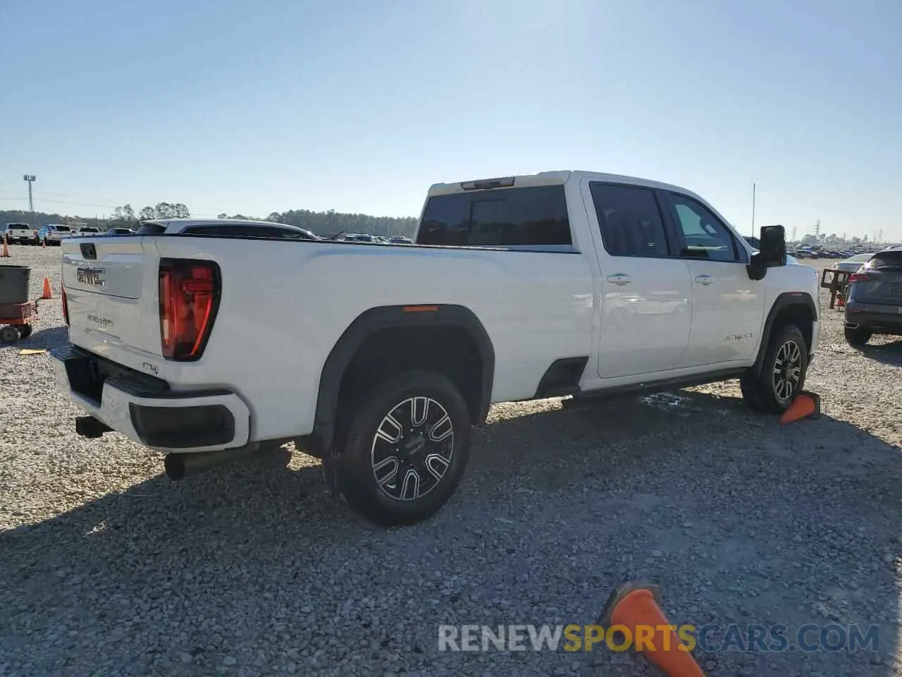 3 fotografías del automóvil dañado 1GT49VEY2PF140660 GMC SIERRA 2023
