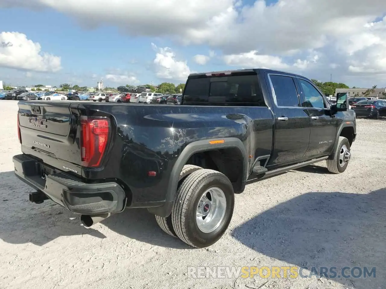 3 fotografías del automóvil dañado 1GT49WEY5PF143445 GMC SIERRA 2023