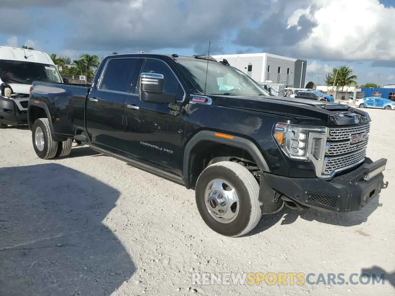 4 fotografías del automóvil dañado 1GT49WEY5PF143445 GMC SIERRA 2023