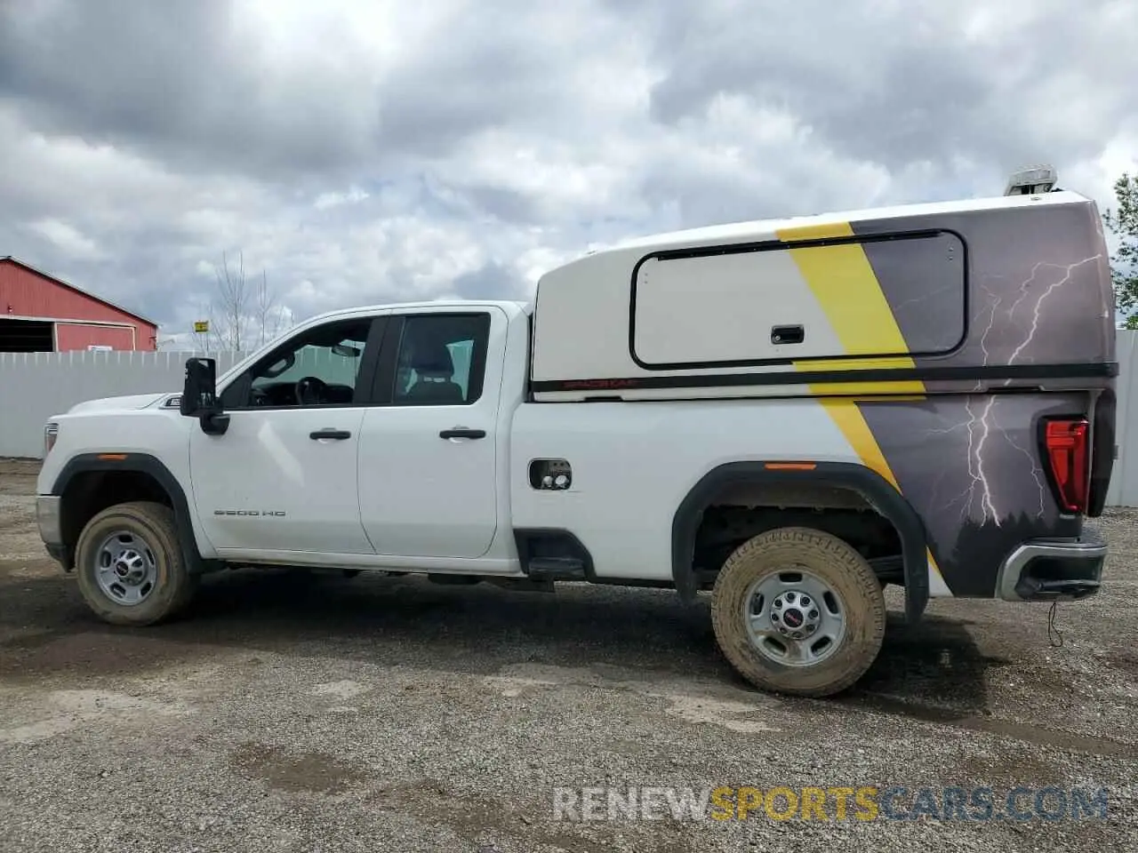 2 fotografías del automóvil dañado 1GT59LEY4PF113906 GMC SIERRA 2023