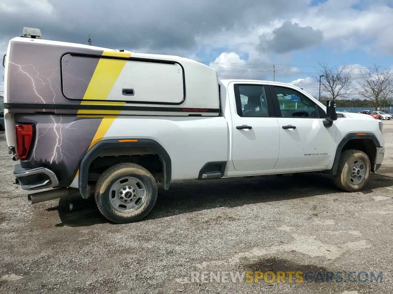 3 fotografías del automóvil dañado 1GT59LEY4PF113906 GMC SIERRA 2023