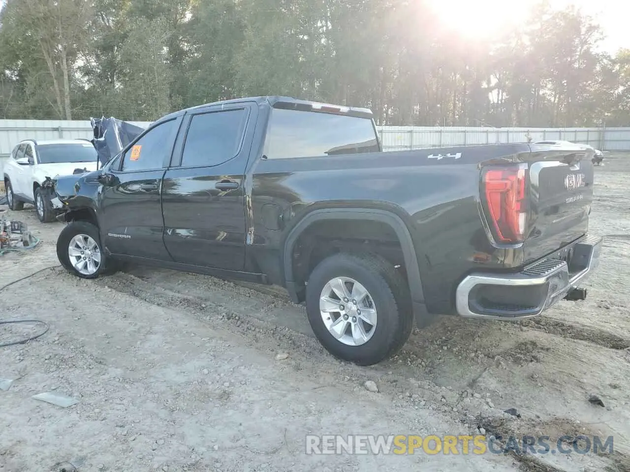 2 fotografías del automóvil dañado 1GTPUAEK9PZ242102 GMC SIERRA 2023