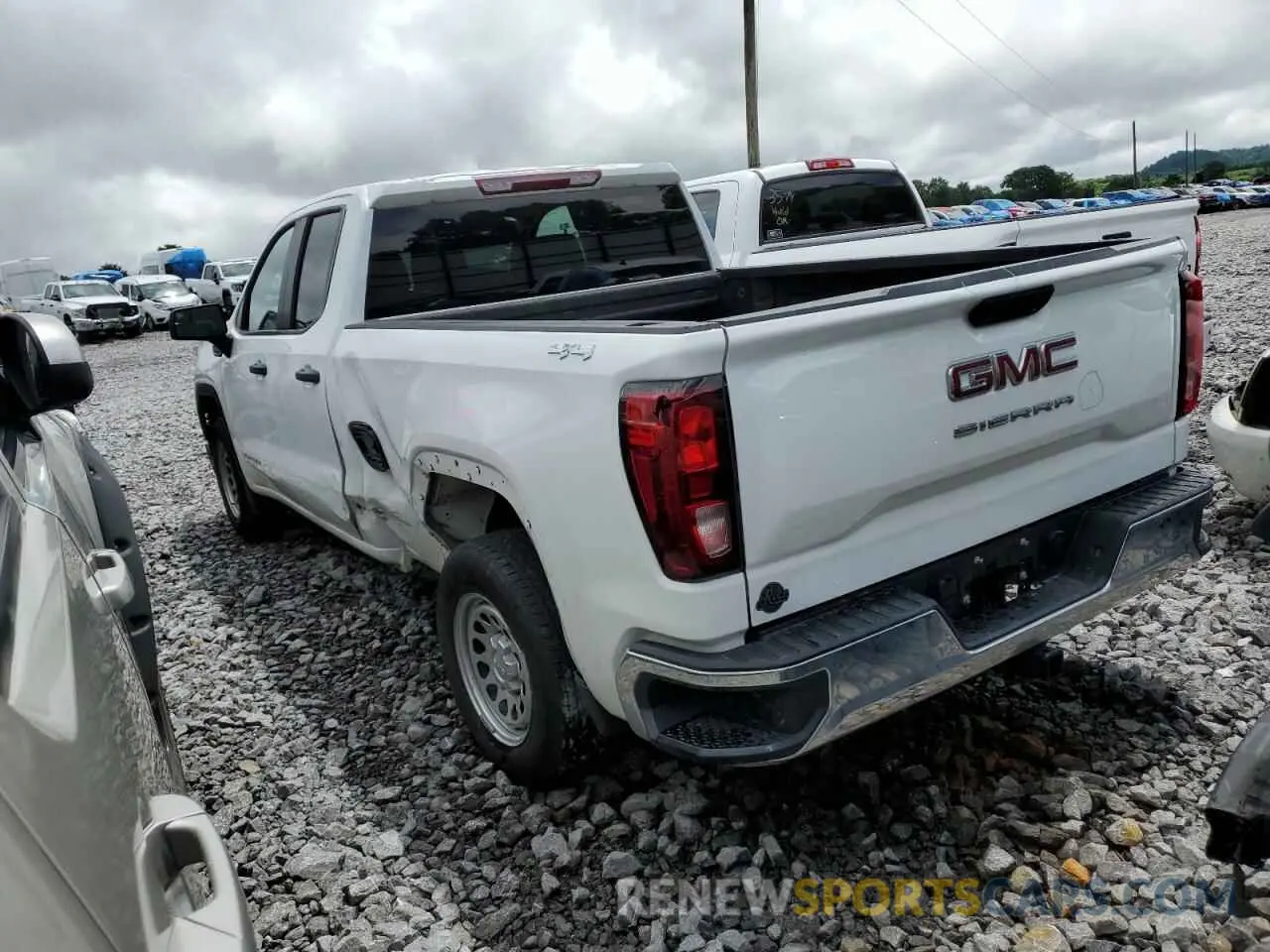 2 fotografías del automóvil dañado 1GTRUAED9PZ300753 GMC SIERRA 2023