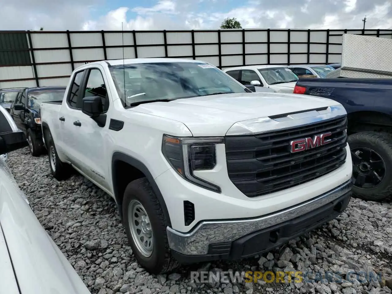 4 fotografías del automóvil dañado 1GTRUAED9PZ300753 GMC SIERRA 2023