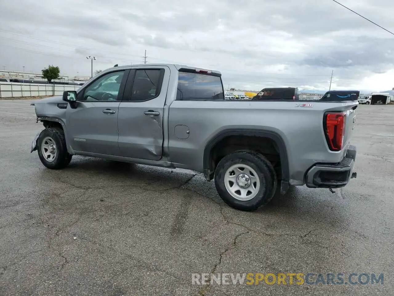 2 fotografías del automóvil dañado 1GTRUCEDXPZ252966 GMC SIERRA 2023
