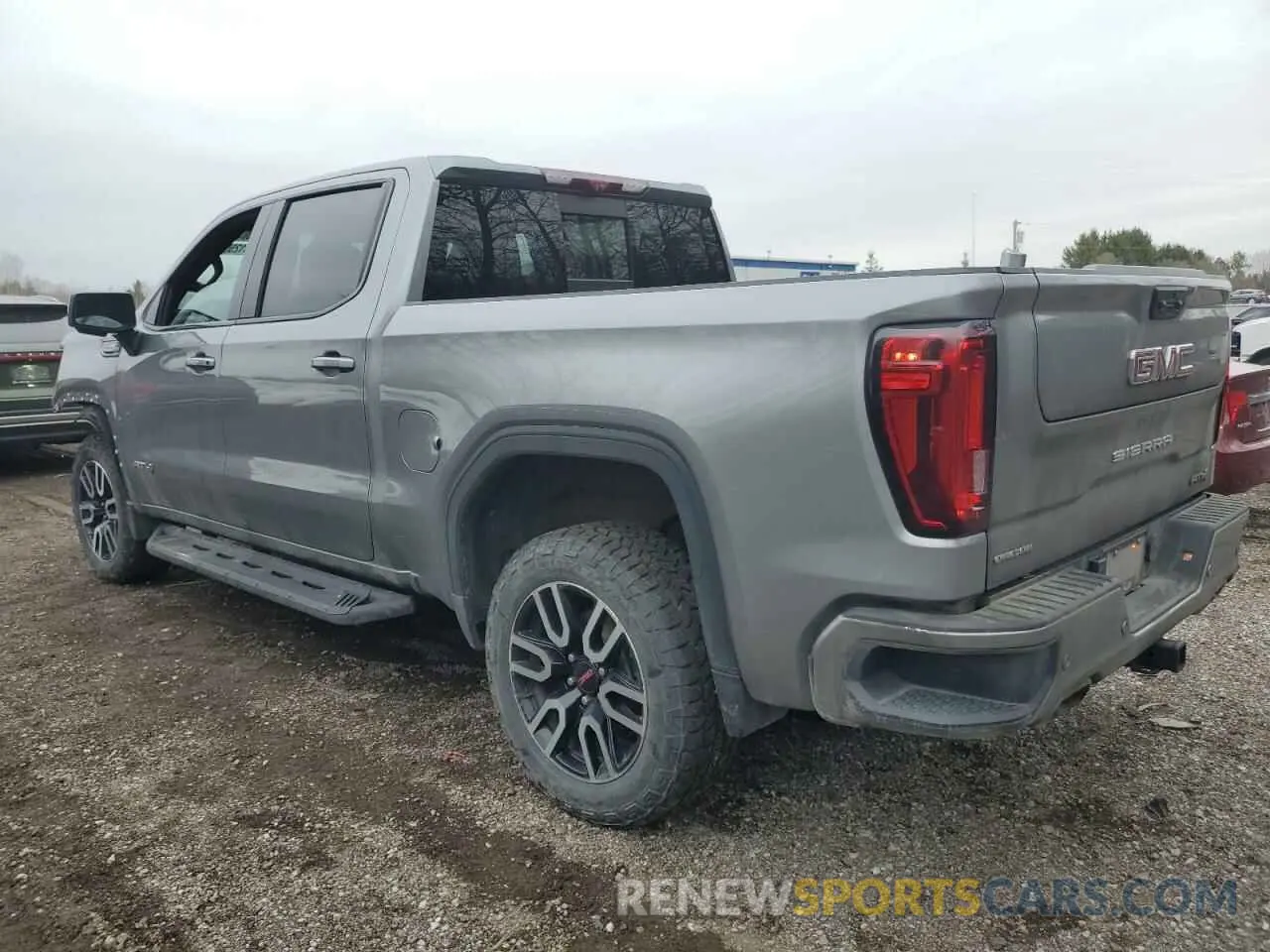 2 fotografías del automóvil dañado 1GTUUEELXPZ276259 GMC SIERRA 2023