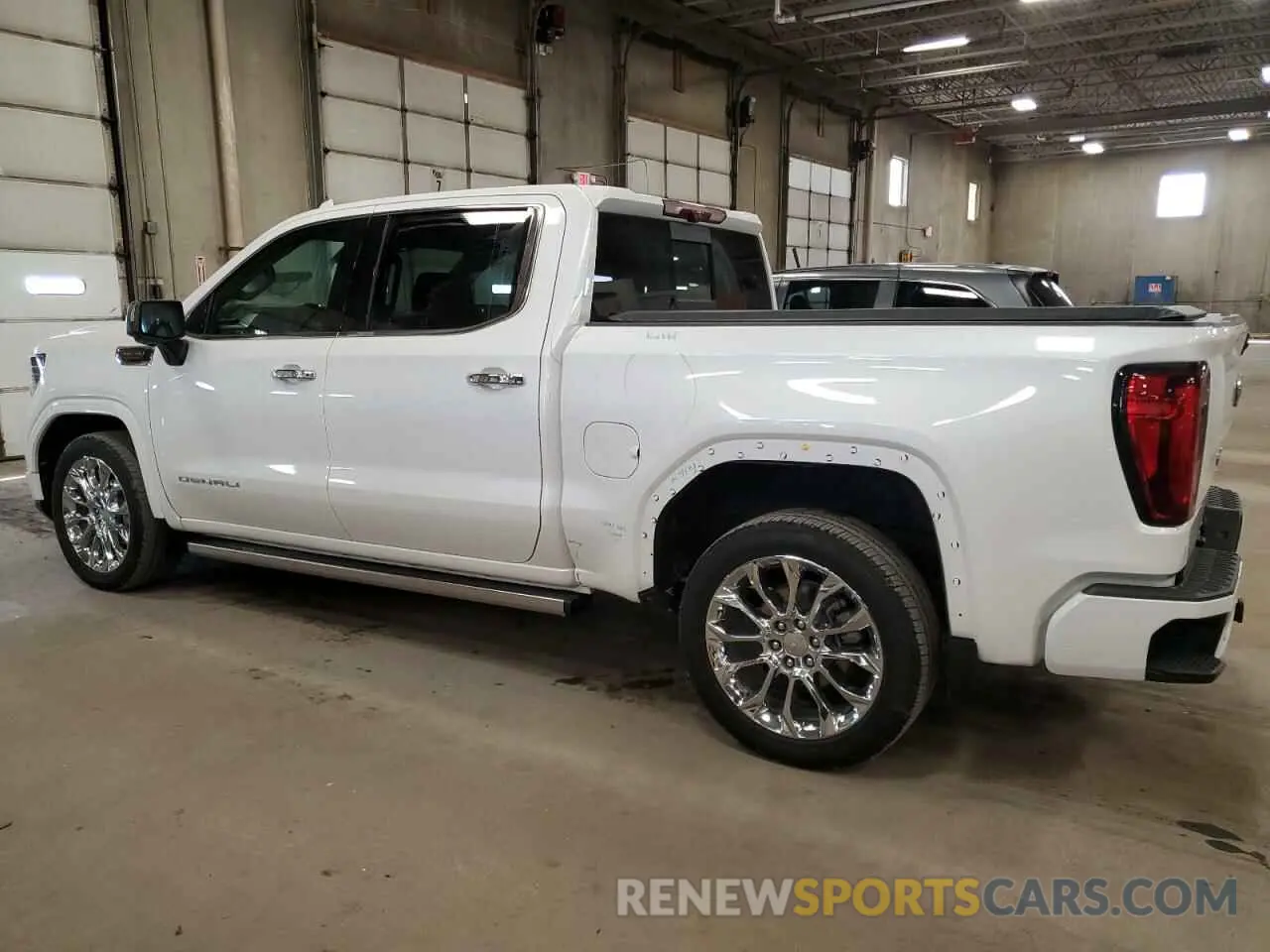 2 fotografías del automóvil dañado 1GTUUGEL3PZ325507 GMC SIERRA 2023