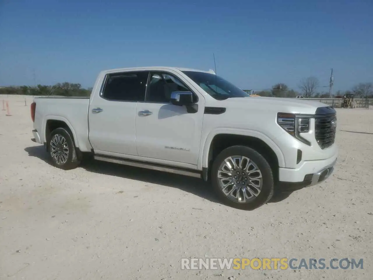 4 fotografías del automóvil dañado 1GTUUHE86PZ304345 GMC SIERRA 2023