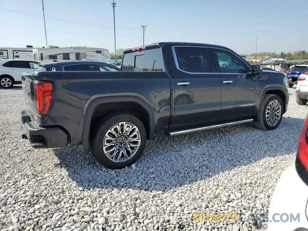 3 fotografías del automóvil dañado 1GTUUHEL0PZ268267 GMC SIERRA 2023