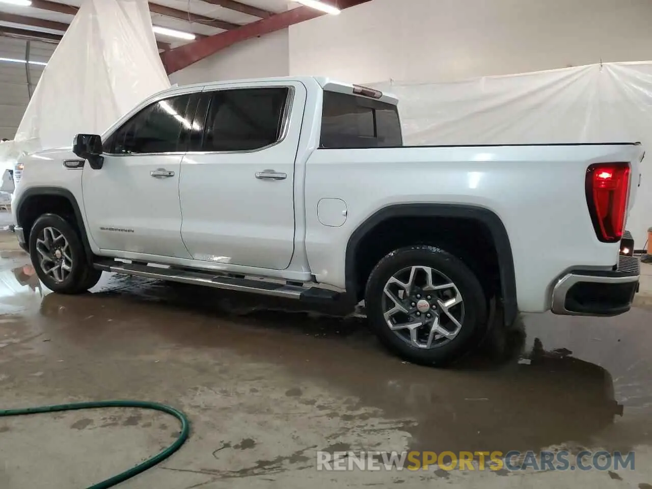 2 fotografías del automóvil dañado 3GTPHDED5PG225871 GMC SIERRA 2023