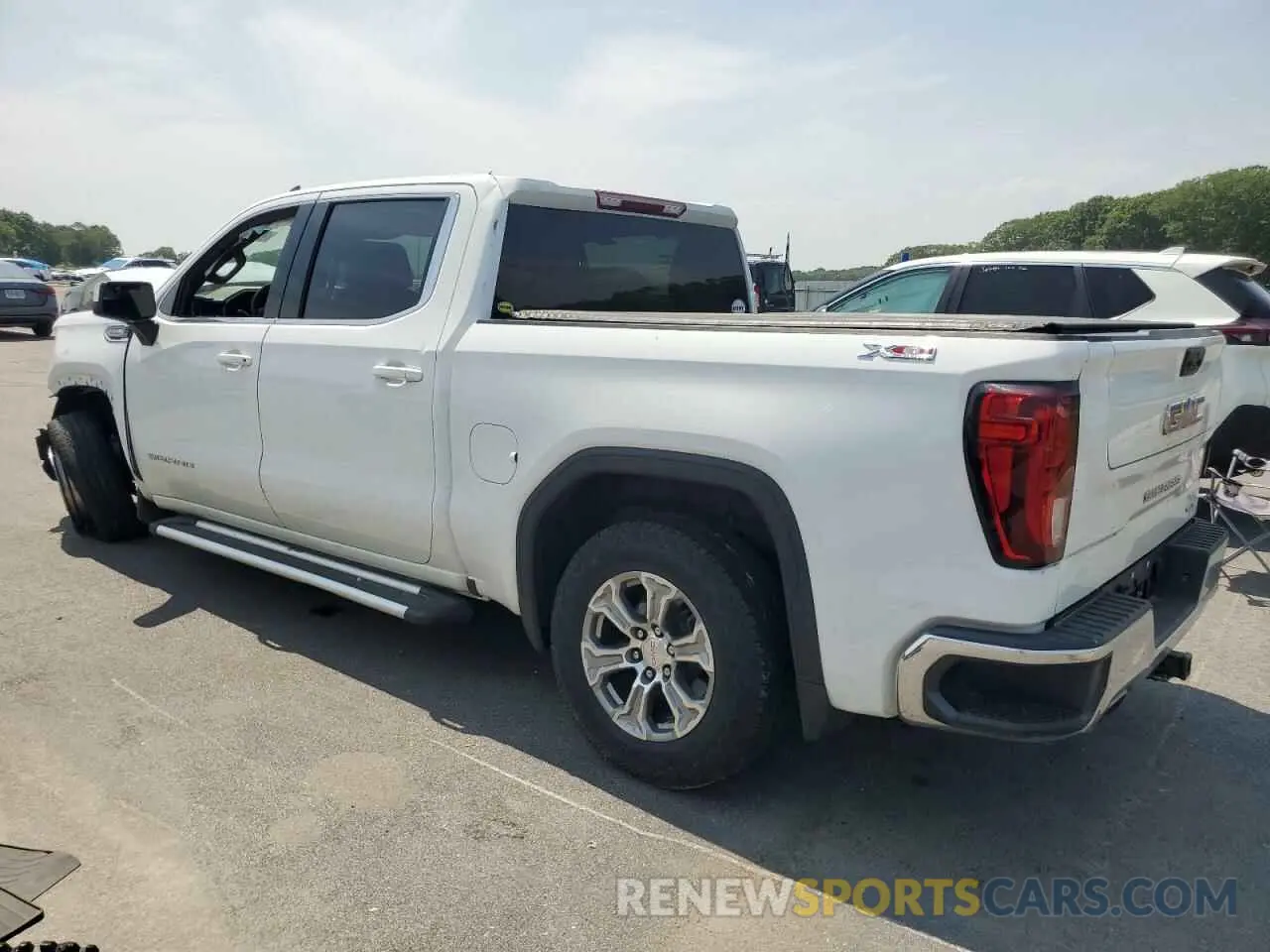 2 fotografías del automóvil dañado 3GTUUBED0PG276472 GMC SIERRA 2023