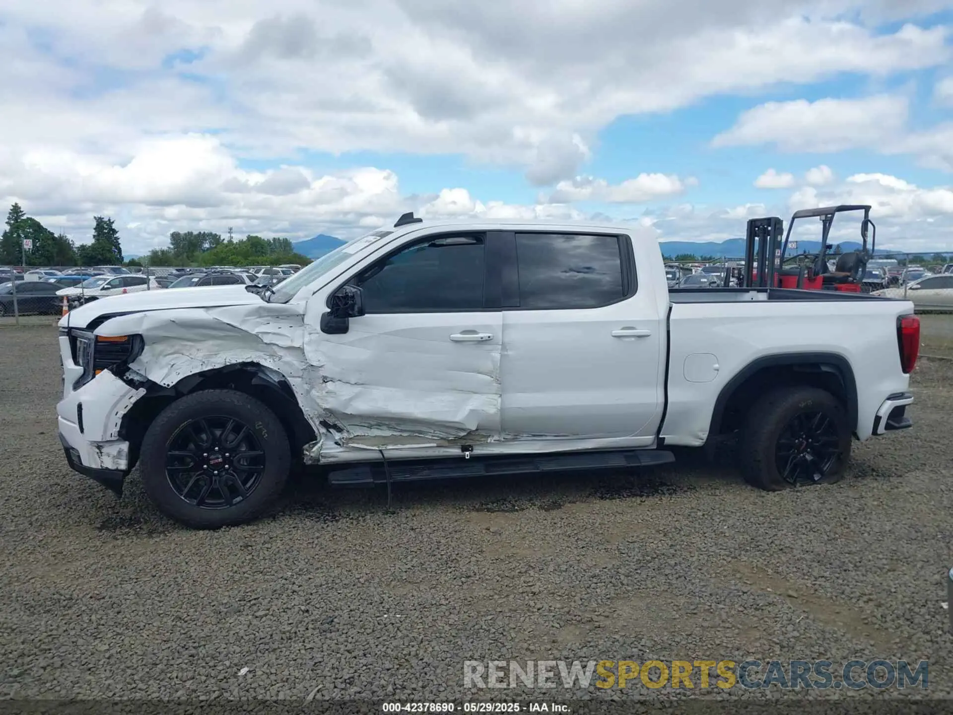 14 fotografías del automóvil dañado 3GTUUCED2PG353137 GMC SIERRA 2023