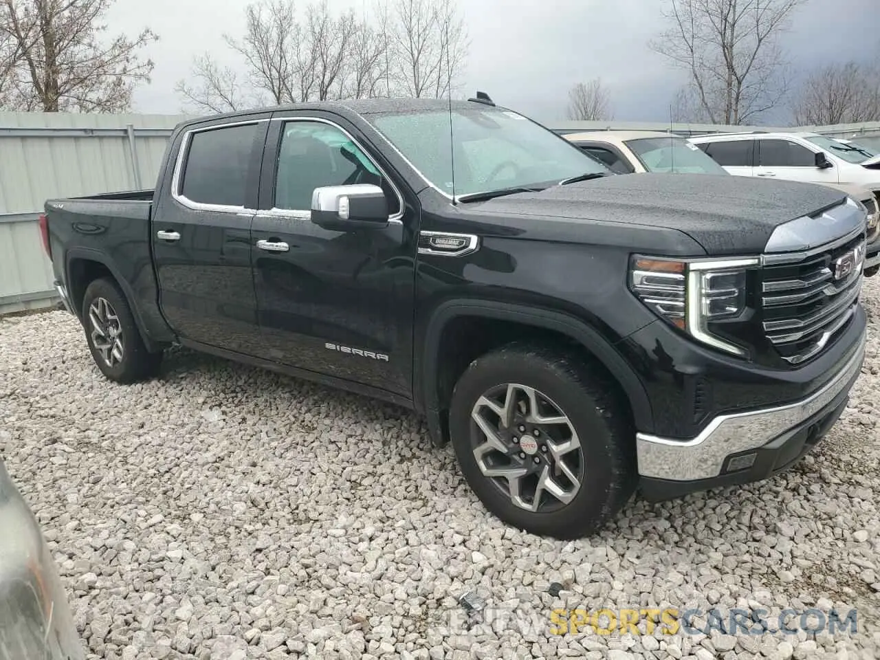 4 fotografías del automóvil dañado 3GTUUDE86PG250702 GMC SIERRA 2023