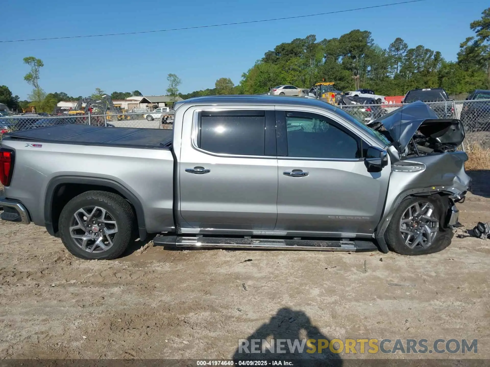 13 fotografías del automóvil dañado 3GTUUDED1PG18O250 GMC SIERRA 2023