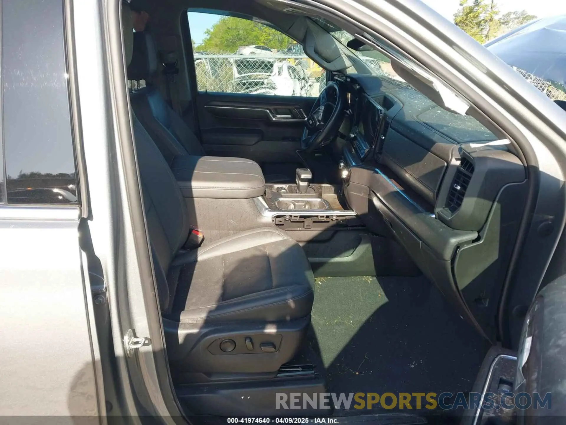 5 fotografías del automóvil dañado 3GTUUDED1PG18O250 GMC SIERRA 2023