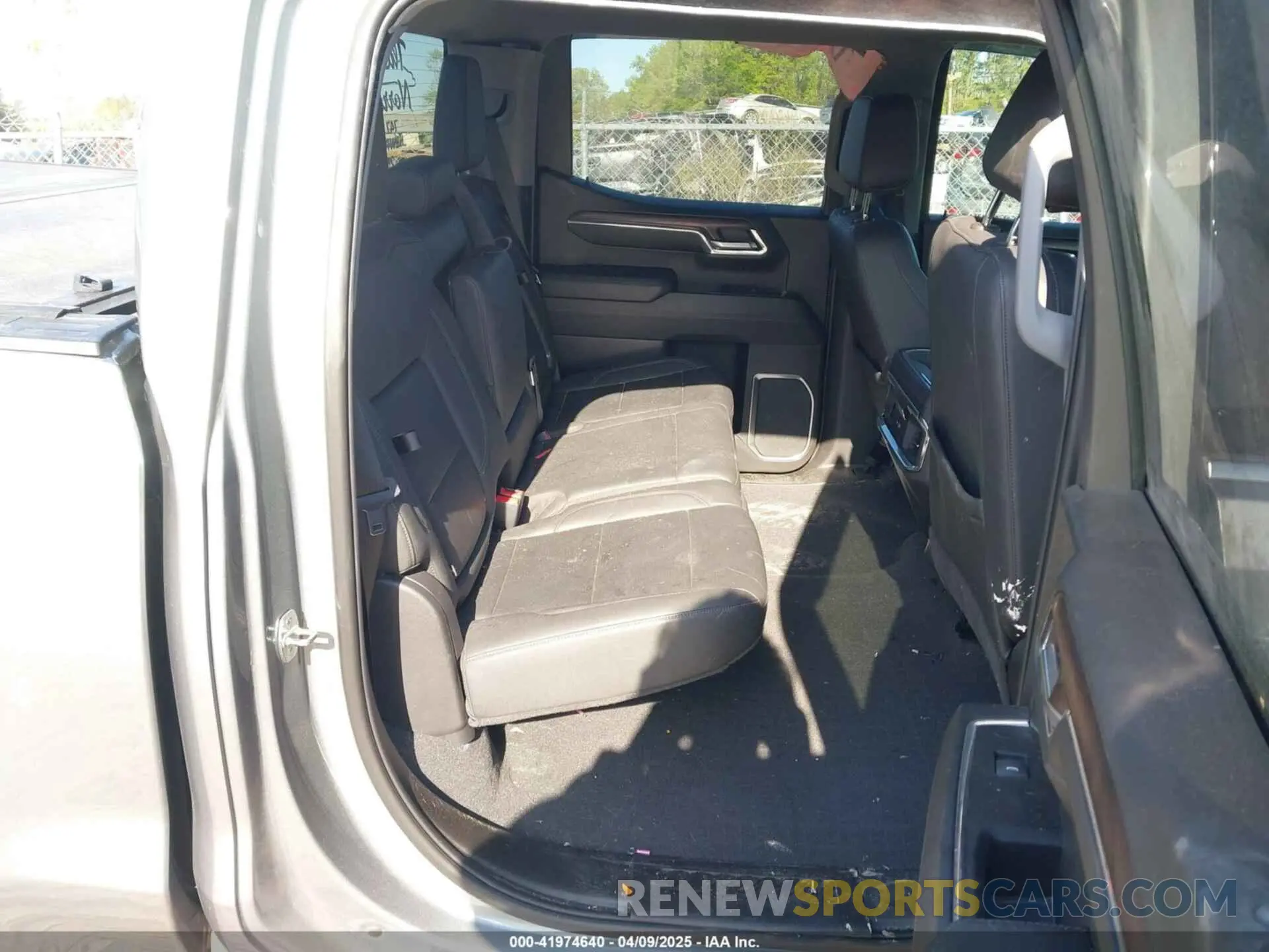 8 fotografías del automóvil dañado 3GTUUDED1PG18O250 GMC SIERRA 2023