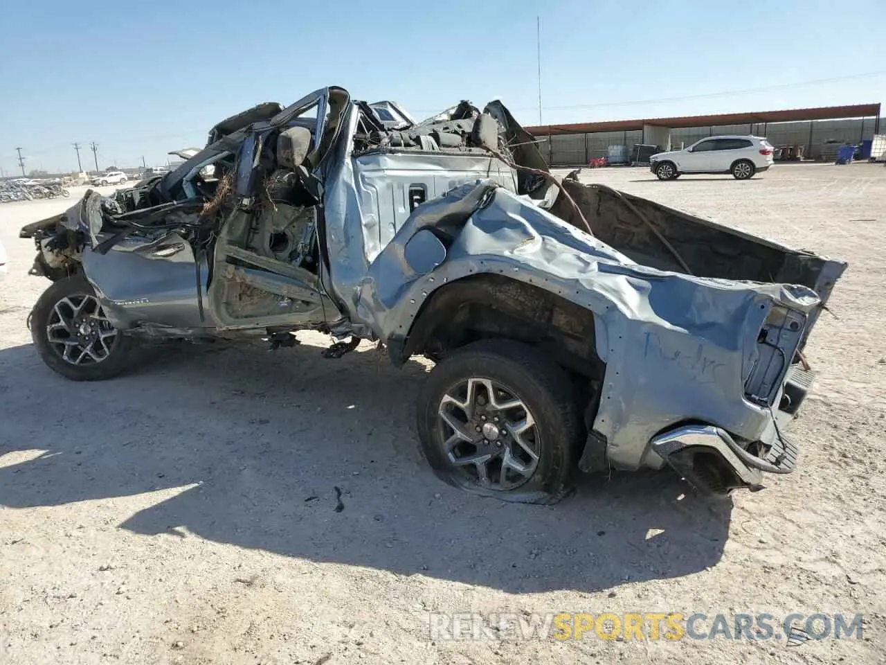 2 fotografías del automóvil dañado 3GTUUDEL8PG184710 GMC SIERRA 2023