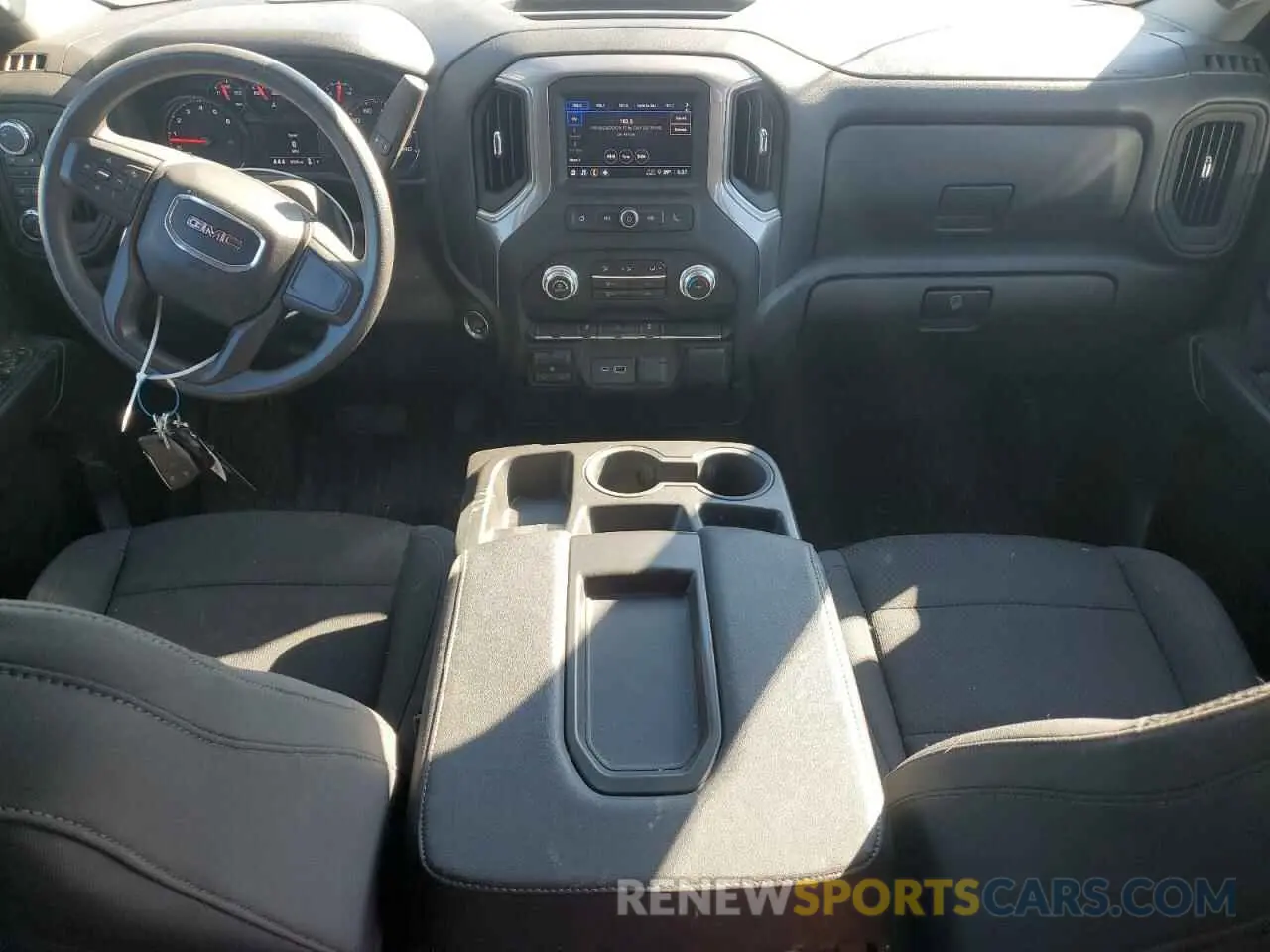 8 fotografías del automóvil dañado 1GD29LE71RF197014 GMC SIERRA 2024