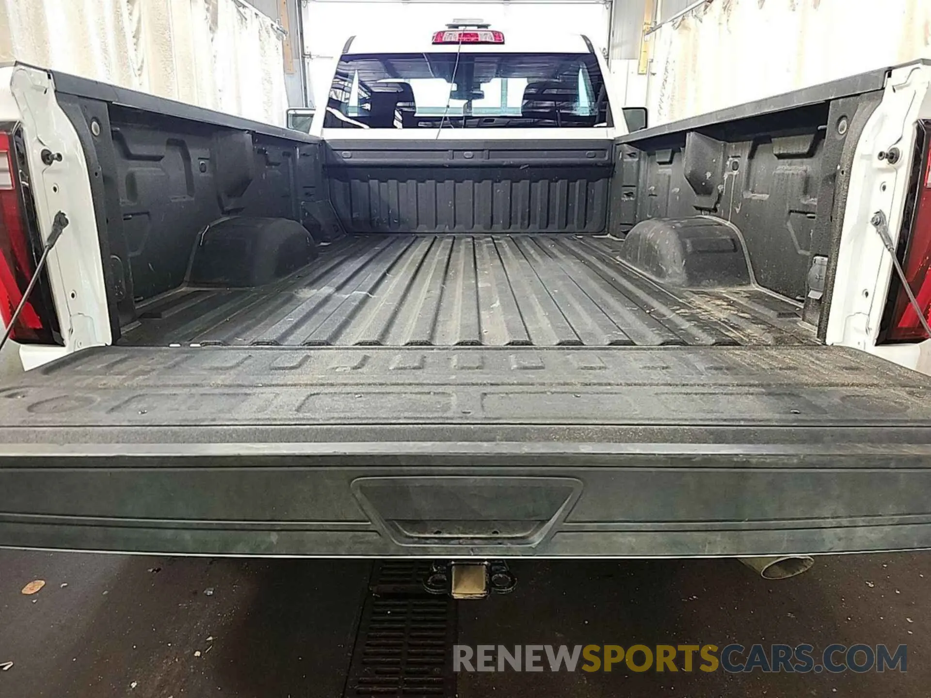 16 fotografías del automóvil dañado 1GT38PE79RF292195 GMC SIERRA 2024